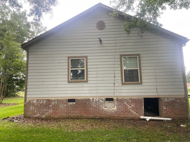 Building Photo - 137 Sivley Ave