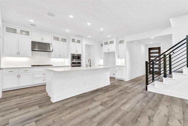 Building Photo - 1304 Brescia Walk