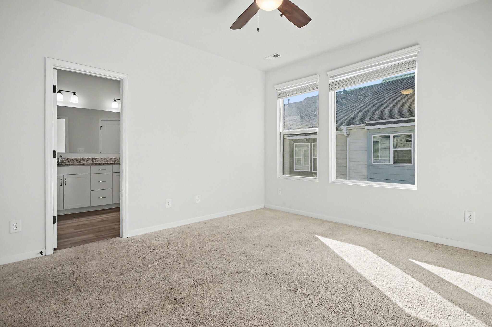 Building Photo - 2037 Statesville Ave