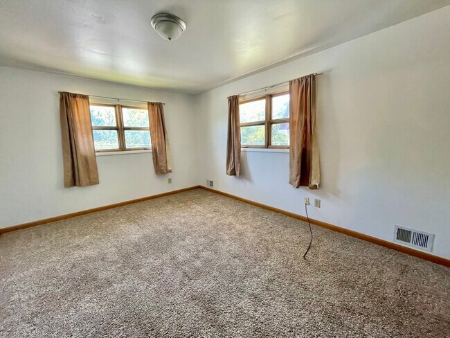 Building Photo - 4527 12th Ave