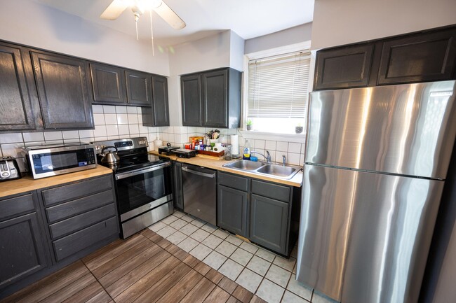 Building Photo - 327 Covert Run Pike