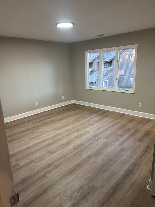 Building Photo - cute town home