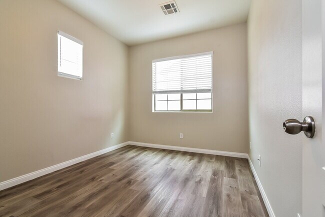 Building Photo - 613 Ryan Peak Ln