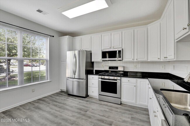 Building Photo - 337 St Andrews Pl