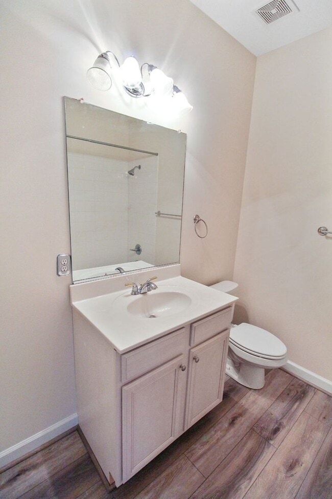 Building Photo - Beautiful Home in Stonehouse!
