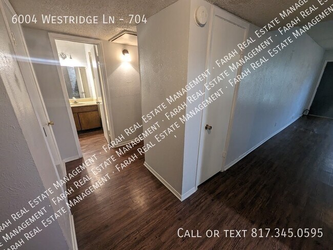 Building Photo - 6004 Westridge Ln
