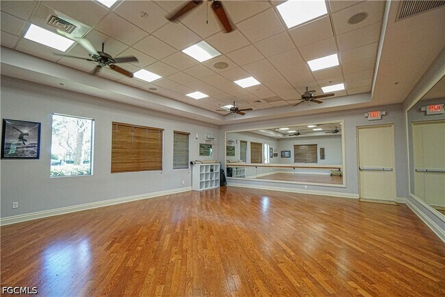 Building Photo - 10535 Carolina Willow Dr