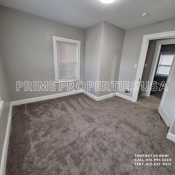 Building Photo - 525 Maple St