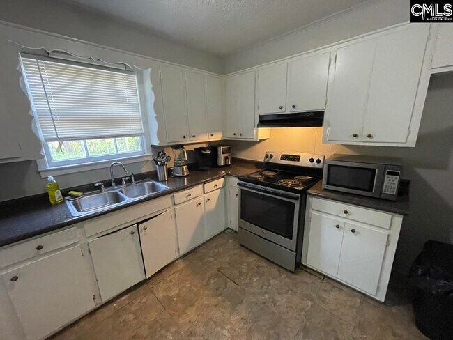 Building Photo - 1900 Lorick Ave