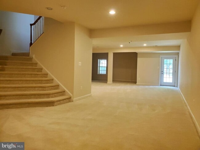 Building Photo - 411 Greenebaum Ln