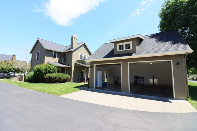 Building Photo - Fully Furnished home in Sisters Oregon