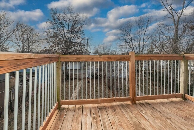 Building Photo - 4992 Botanical Ave