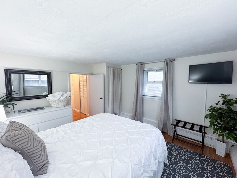 Building Photo - 79 Chestnut St