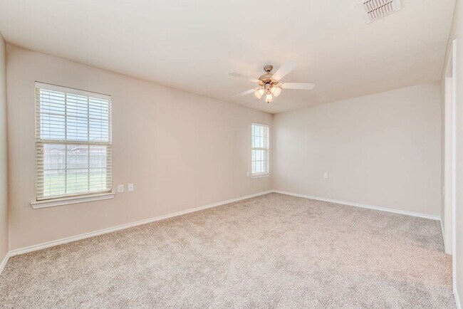 Building Photo - Spacious 4-Bedroom Gem in North Lubbock