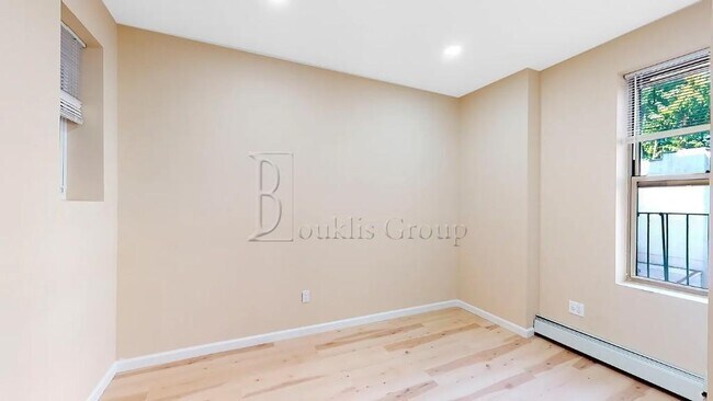 Building Photo - ** GUT RENOVATED ** 3 BEDROOM ** PRIME ASTORIA ** 2 MIN TO N/W