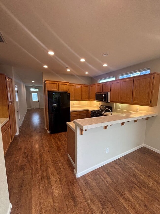 Building Photo - Single level 3 bedroom 2 bathroom home in ...