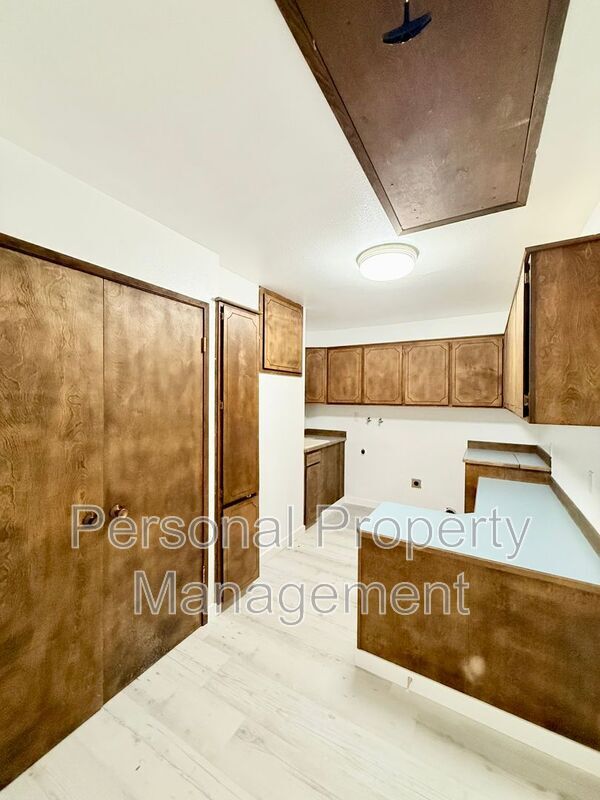 Building Photo - 7415 NE 61st Ave