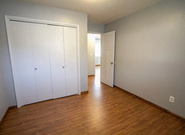 Building Photo - Spacious 4 Bed / 3 Bath Home – Great for Roommates!