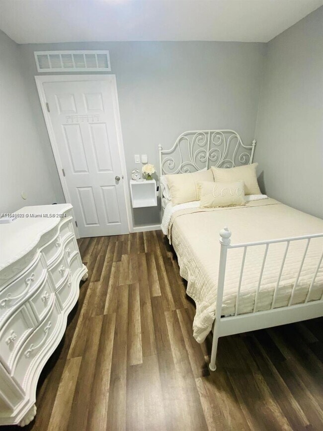 Building Photo - 614 N 56th Ave