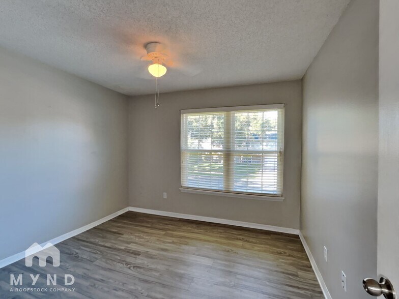 Building Photo - 3833 Landlubber St