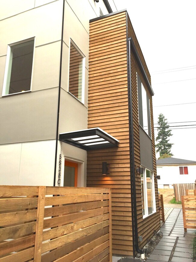 Building Photo - 5938 California Ave SW