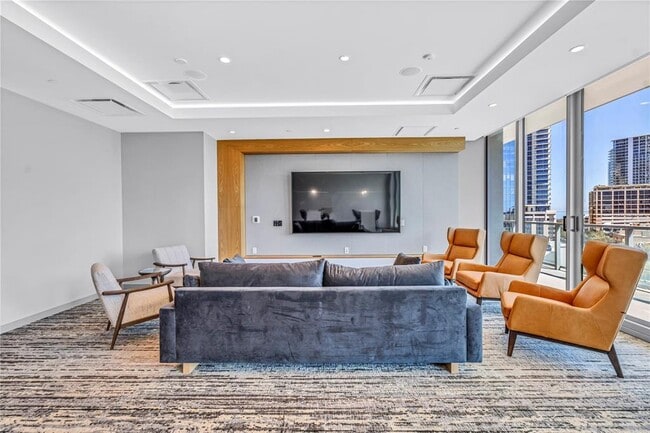 Building Photo - 400 Central Ave