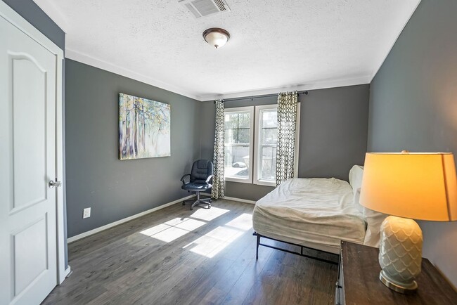 Building Photo - 29703 Midland St