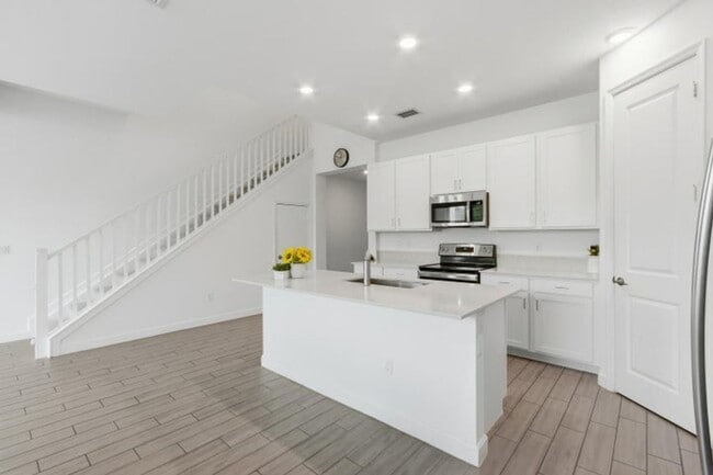 Building Photo - 4874 Navali Dr