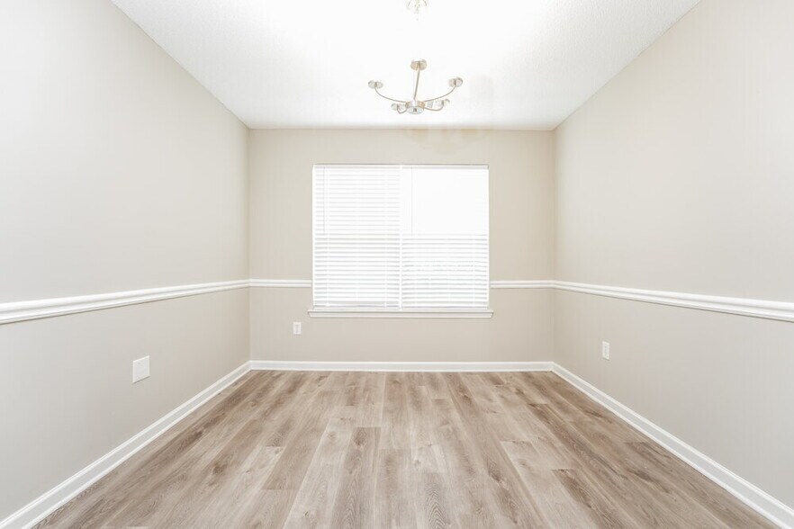 Building Photo - 2099 Mulberry Ln