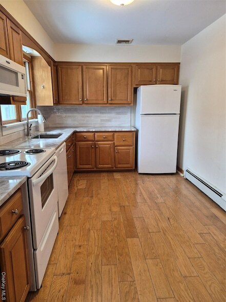 Building Photo - 907 1st St