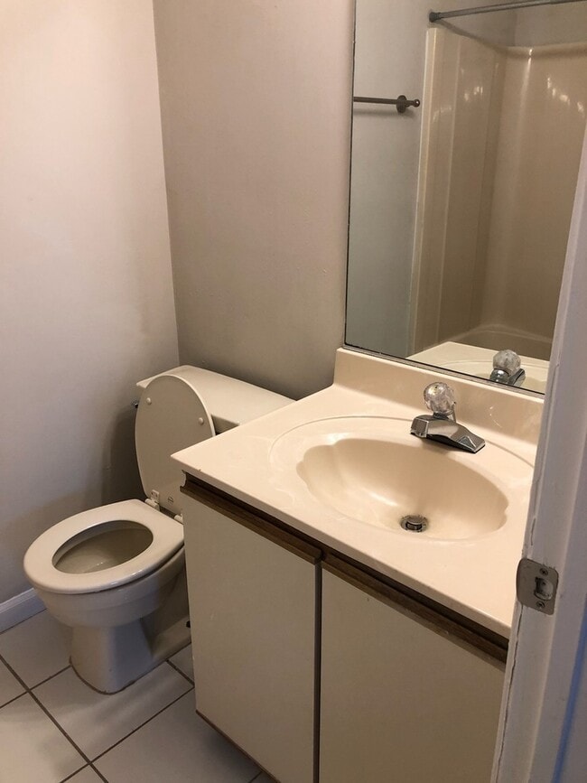 Building Photo - 3 Bedroom Townhome in Ocean Lakes