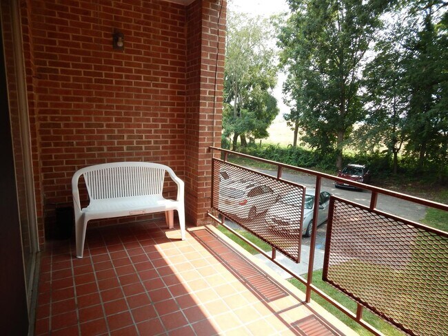 Building Photo - 904 Brightwood Manor Dr