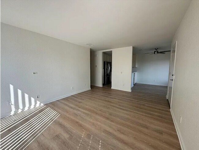 Building Photo - 870 S Rancho Santa Fe Rd