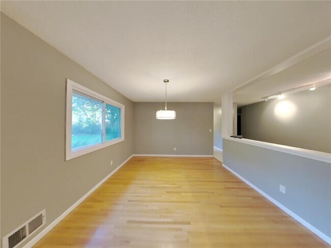 Building Photo - 3820 Union Terrace Ln N