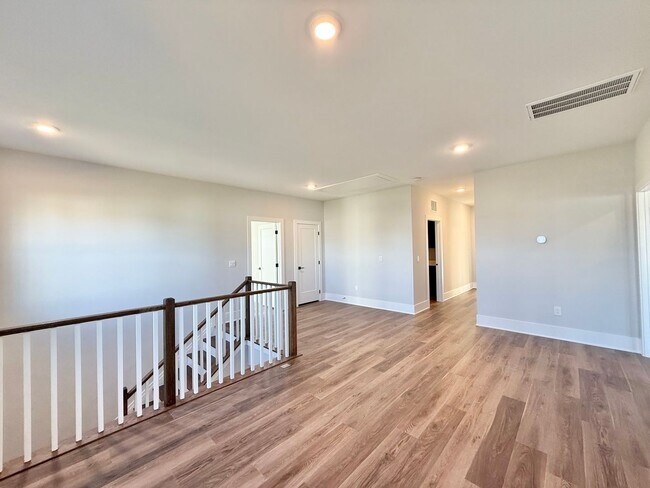 Building Photo - Newly Built 5BD, 4.5BA Knightdale Home wit...