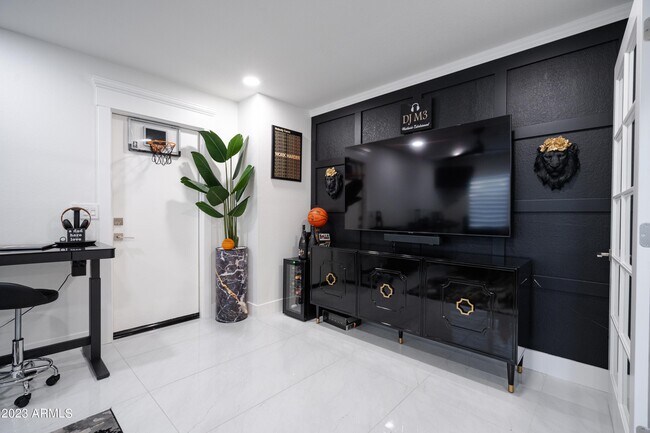 Building Photo - 2257 W Roy Rogers Rd