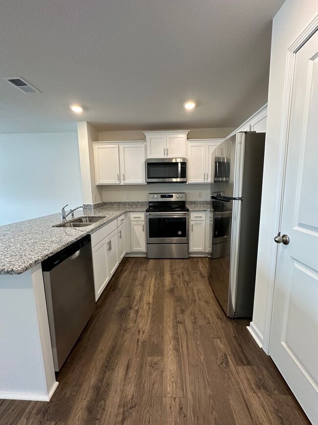 Building Photo - 3 Bedroom / 2.5 Bath Townhome Kingsport, TN