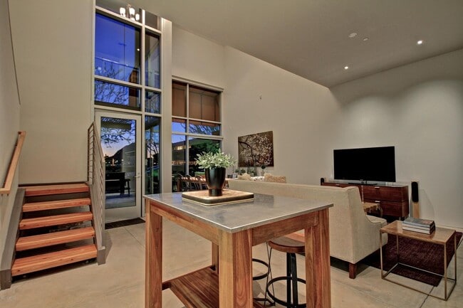 Building Photo - Stylish 2 Bed | 2 Bath Condo in Prime Scottsdale Location