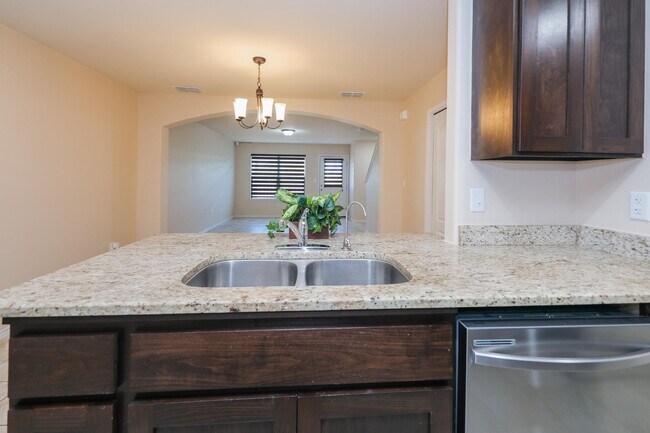 Building Photo - 5609 Montevista Dr