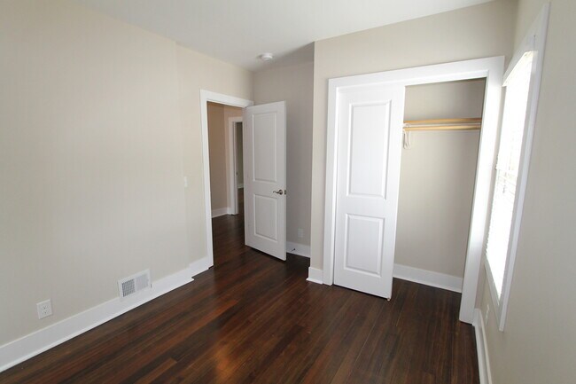 Building Photo - HUGE Historic Home with amazing fenced in yard and golf course views!