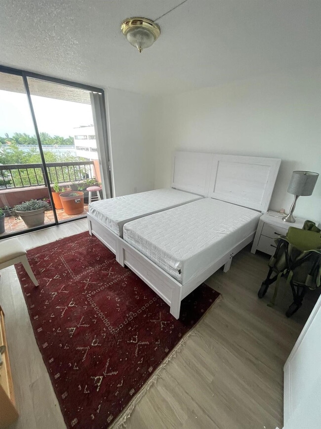 Building Photo - 7040 Coral Wy