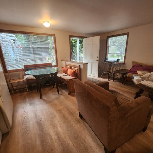 (Currently unfurnished). - 3123 NW 87th St