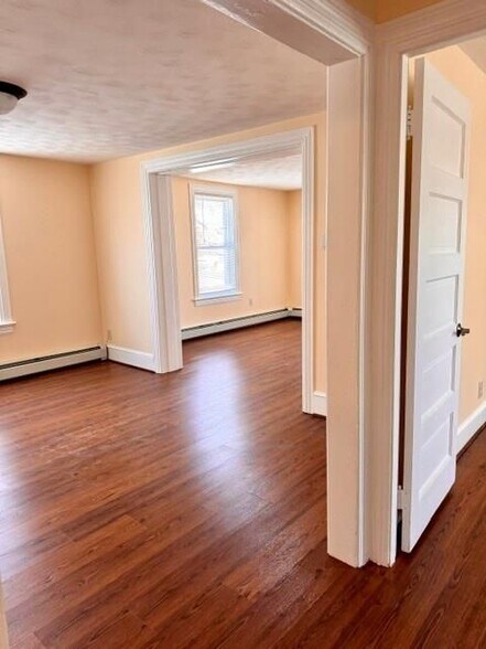 Building Photo - 31 Potter St