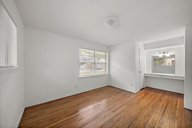 Building Photo - 4802 Braesvalley Dr
