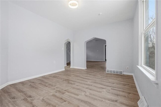 Building Photo - 228 Sylvan Walk