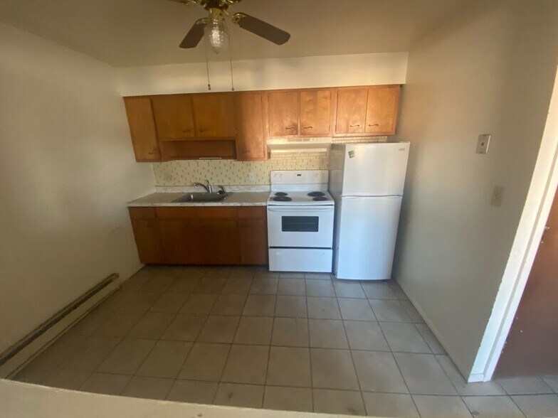Building Photo - 675 Portis St