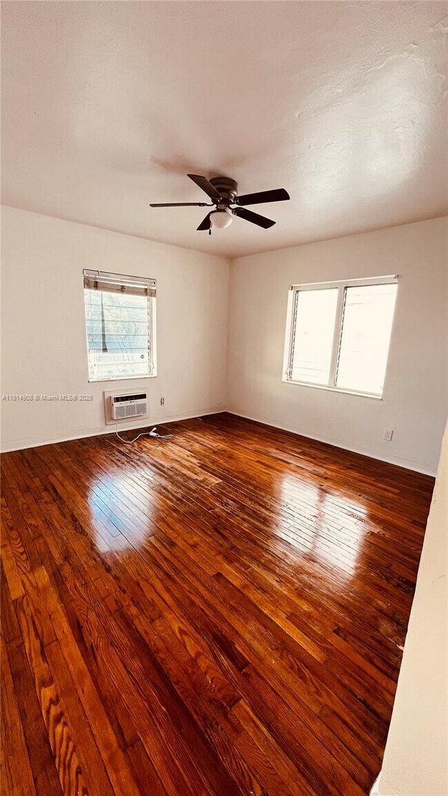 Building Photo - 1845 Bay Rd