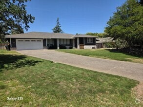 Building Photo - Large Four Bedroom with a Pool in Folsom