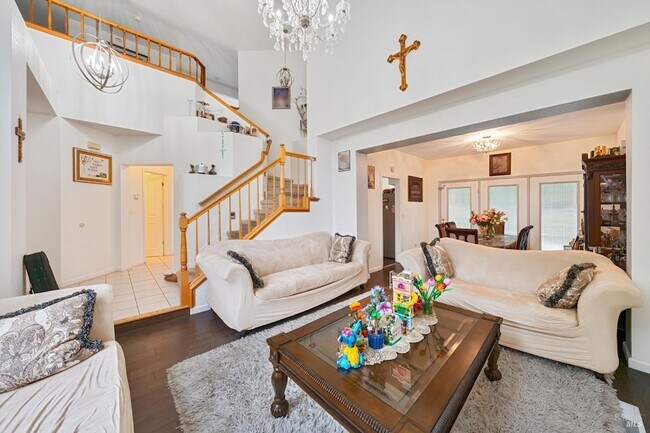 Building Photo - 3500 Crownridge Dr