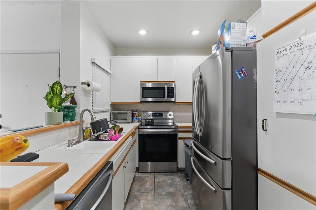 Building Photo - 27645 Susan Beth Way